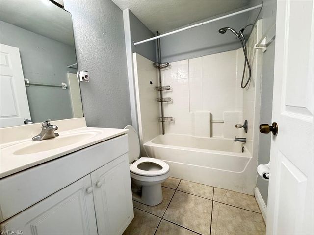 4606 30th ST SW, Lehigh Acres, FL 33973