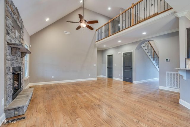 1276 Savin Falls, Johnson City, TN 37615