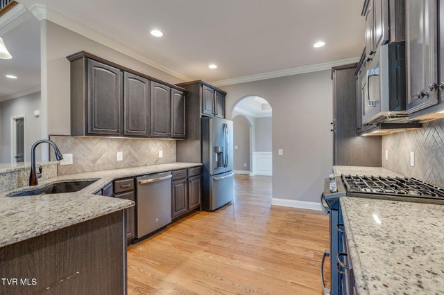 1276 Savin Falls, Johnson City, TN 37615