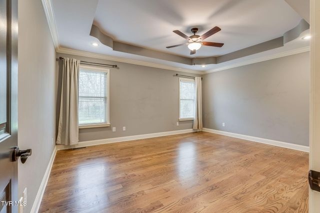 1276 Savin Falls, Johnson City, TN 37615