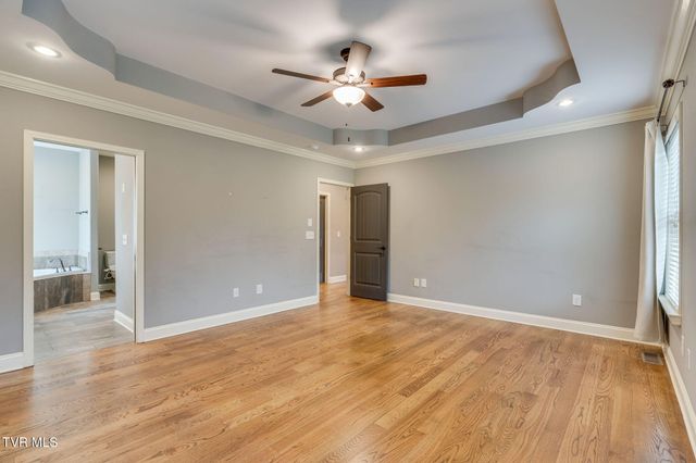 1276 Savin Falls, Johnson City, TN 37615