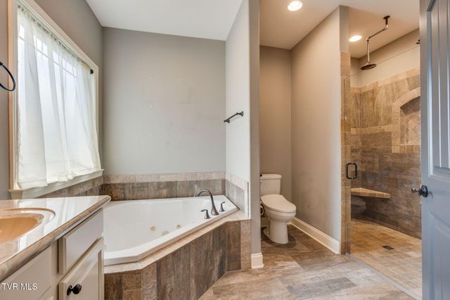 1276 Savin Falls, Johnson City, TN 37615