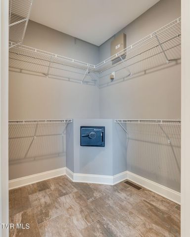 1276 Savin Falls, Johnson City, TN 37615