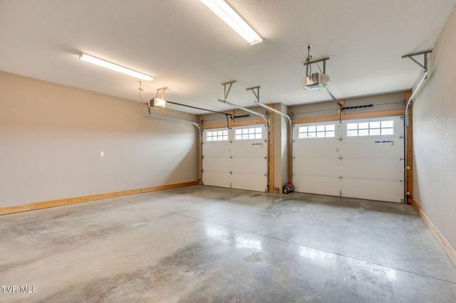 1276 Savin Falls, Johnson City, TN 37615