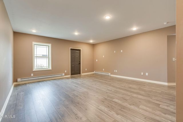 1276 Savin Falls, Johnson City, TN 37615