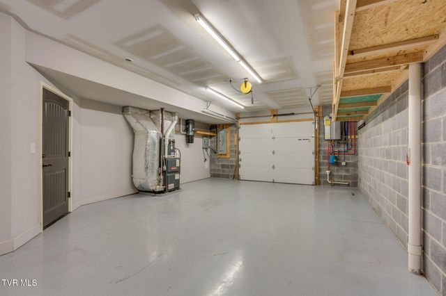 1276 Savin Falls, Johnson City, TN 37615