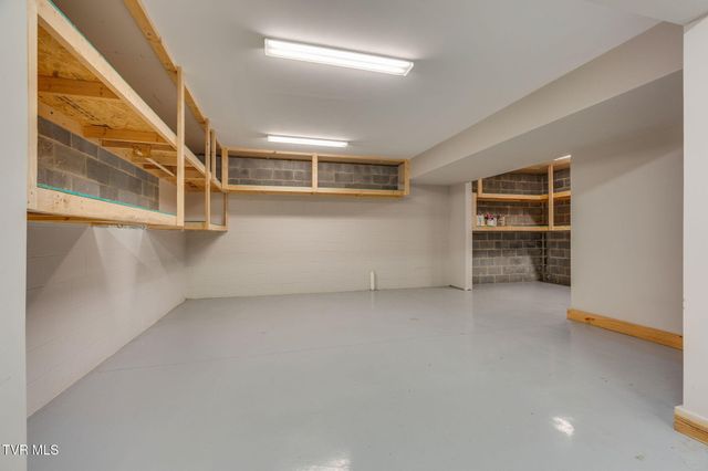 1276 Savin Falls, Johnson City, TN 37615