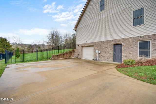 1276 Savin Falls, Johnson City, TN 37615