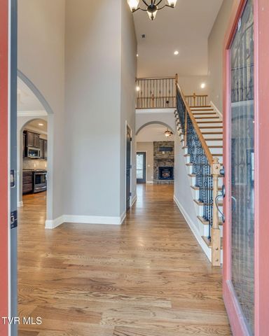 1276 Savin Falls, Johnson City, TN 37615