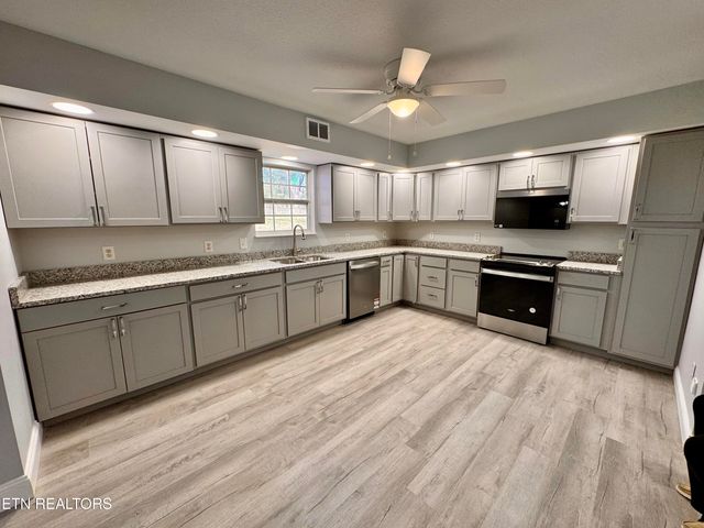 913 Columbine Lea, Sevierville, TN 37862