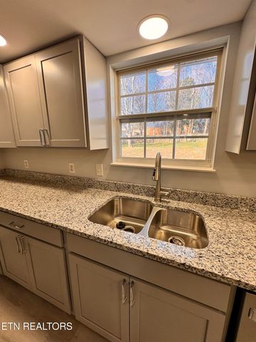 913 Columbine Lea, Sevierville, TN 37862