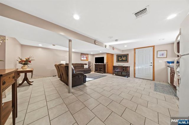 123 Ilford Avenue, North Arlington, NJ 07031