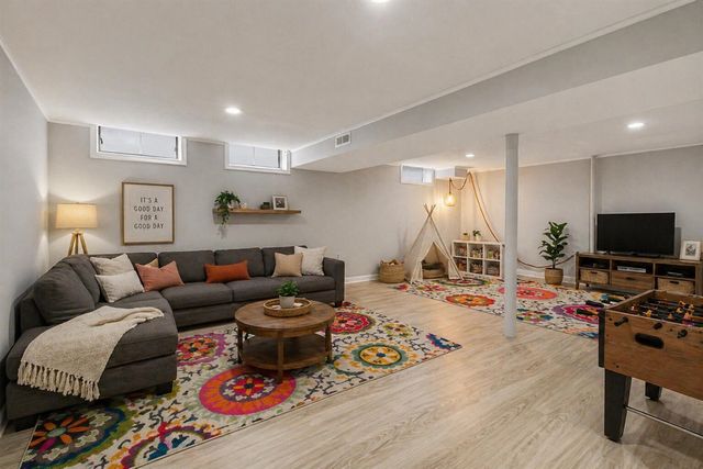 2702 Cranbrook Road, Ann Arbor, MI 48104