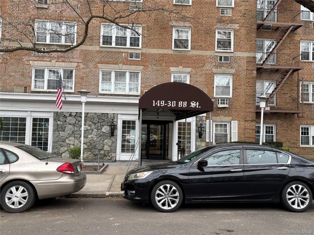 149-30 88 Street 6N, Howard Beach, NY 11414