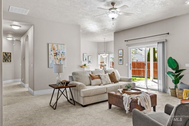 2275 E Chemise Drive, Meridian, ID 83646