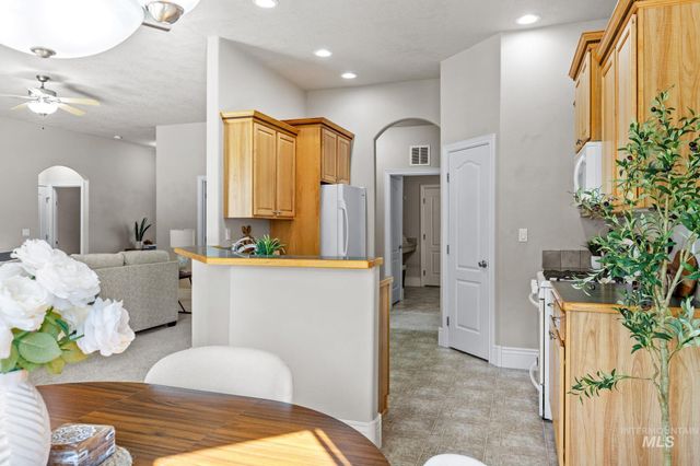 2275 E Chemise Drive, Meridian, ID 83646