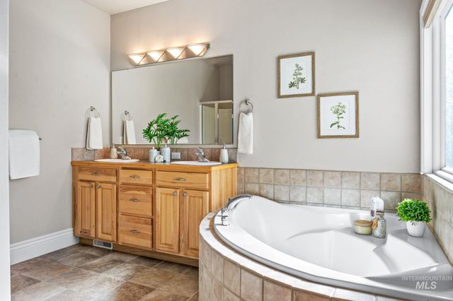 2275 E Chemise Drive, Meridian, ID 83646
