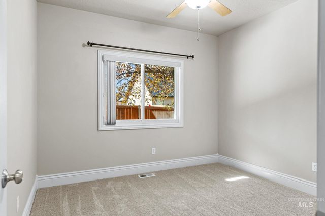 2275 E Chemise Drive, Meridian, ID 83646