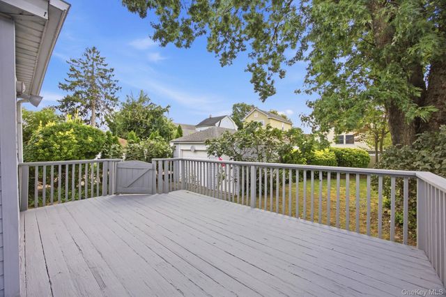 27 South Drive, Valley Stream, NY 11581
