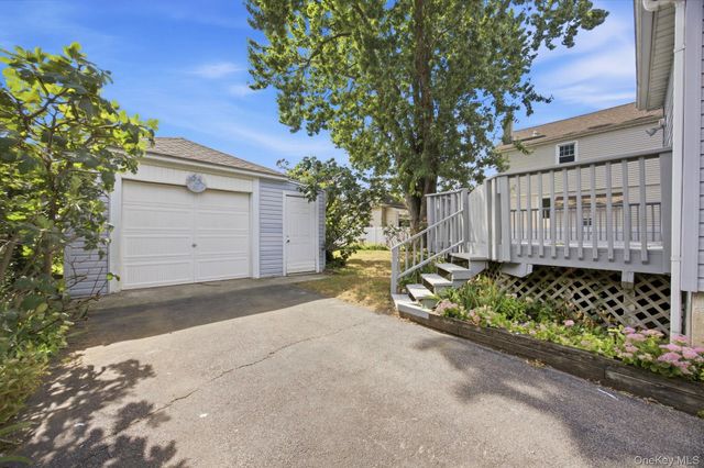 27 South Drive, Valley Stream, NY 11581