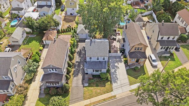 27 South Drive, Valley Stream, NY 11581