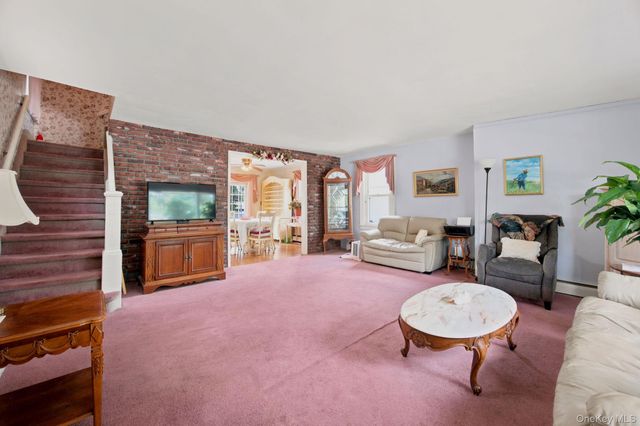 27 South Drive, Valley Stream, NY 11581