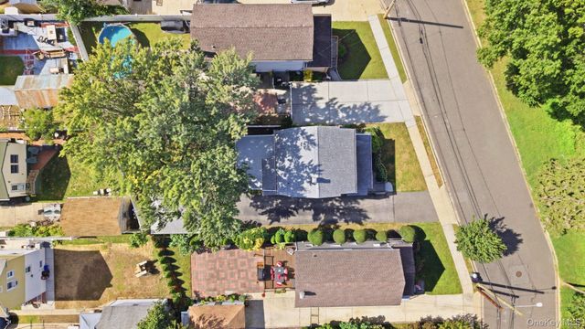 27 South Drive, Valley Stream, NY 11581