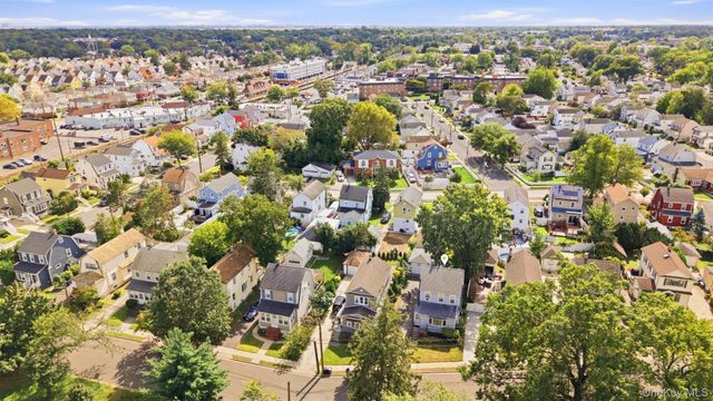 27 South Drive, Valley Stream, NY 11581