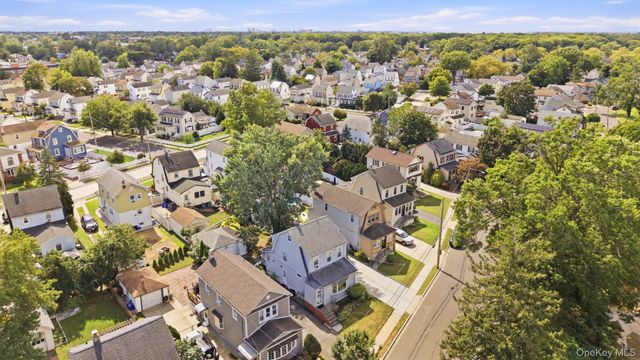 27 South Drive, Valley Stream, NY 11581