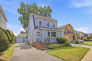 27 South Drive, Valley Stream, NY 11581