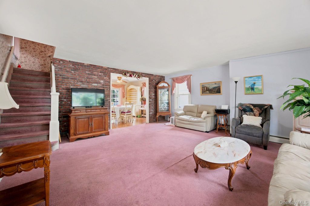 27 South Drive, Valley Stream, NY 11581 — photo 3