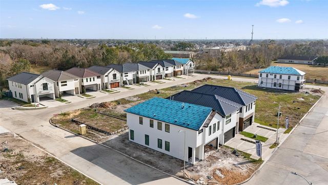 619 Rolling Oaks, Stafford, TX 77477