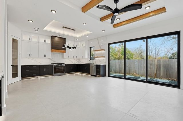 619 Rolling Oaks, Stafford, TX 77477