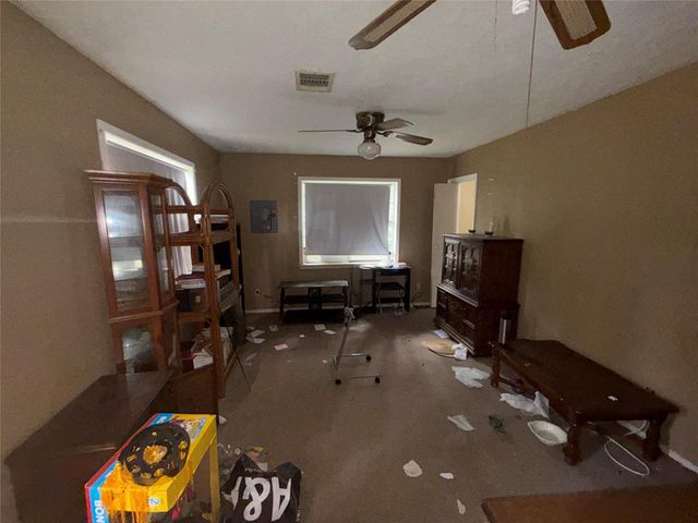1556 County Road 2042, Hull, TX 77564