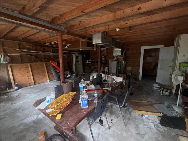 1556 County Road 2042, Hull, TX 77564