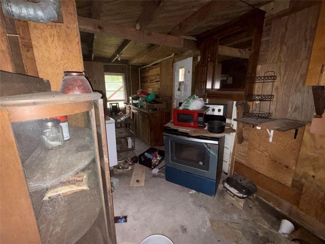 1556 County Road 2042, Hull, TX 77564
