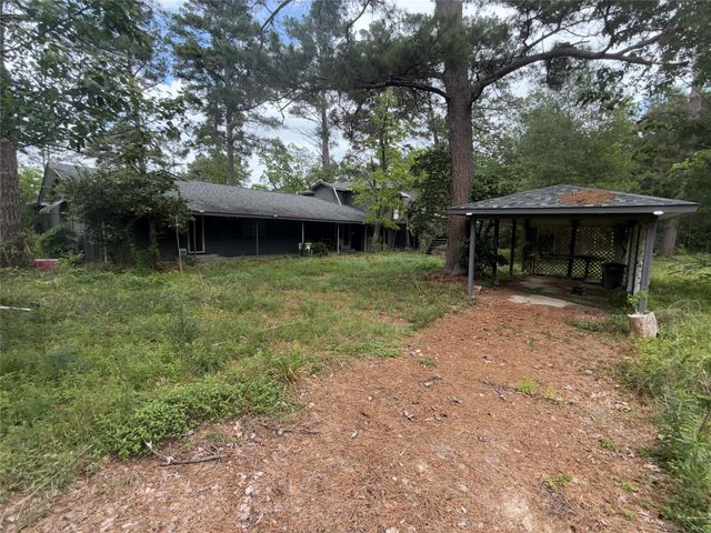 1556 County Road 2042, Hull, TX 77564