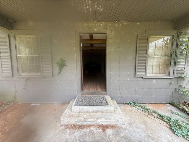 1556 County Road 2042, Hull, TX 77564