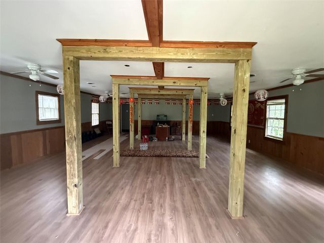 1556 County Road 2042, Hull, TX 77564