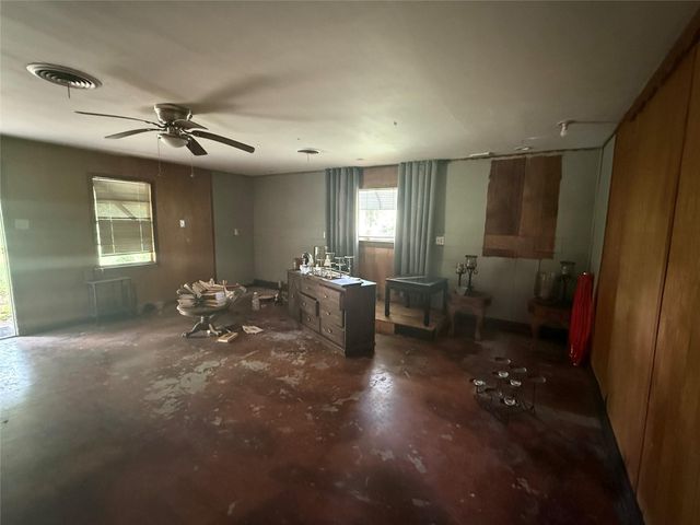 1556 County Road 2042, Hull, TX 77564