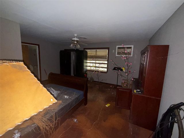 1556 County Road 2042, Hull, TX 77564