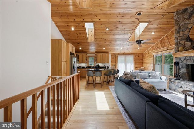 938 FETCHETT RD, Bentonville, VA 22610