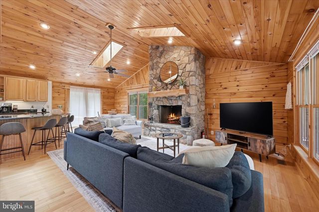 938 FETCHETT RD, Bentonville, VA 22610