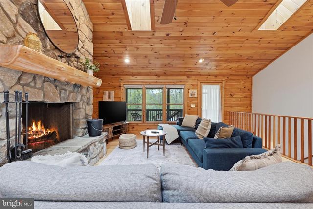 938 FETCHETT RD, Bentonville, VA 22610
