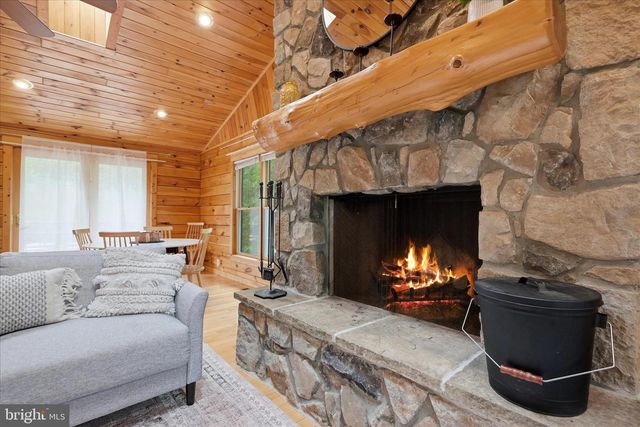 938 FETCHETT RD, Bentonville, VA 22610