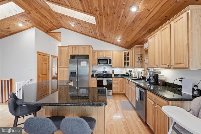 938 FETCHETT RD, Bentonville, VA 22610