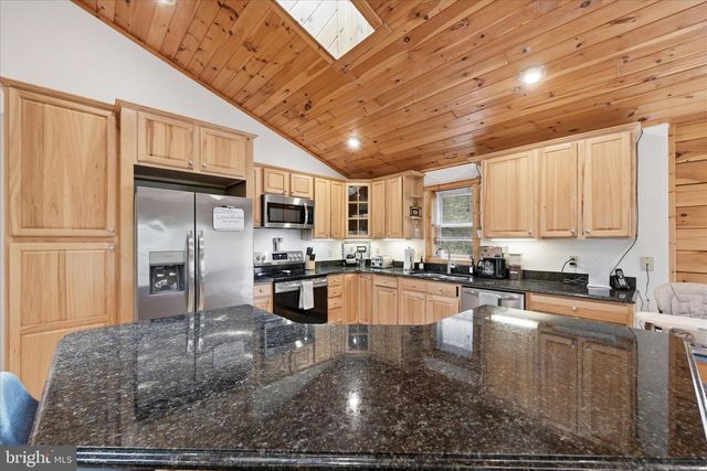938 FETCHETT RD, Bentonville, VA 22610
