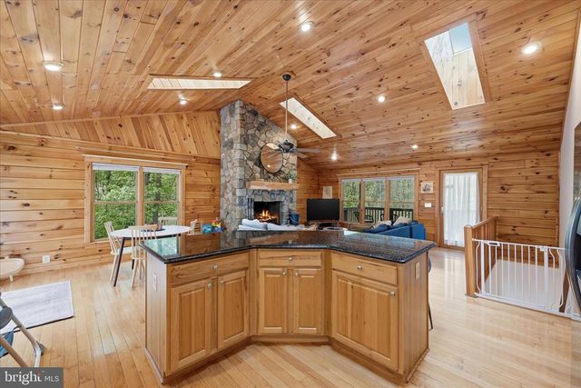 938 FETCHETT RD, Bentonville, VA 22610