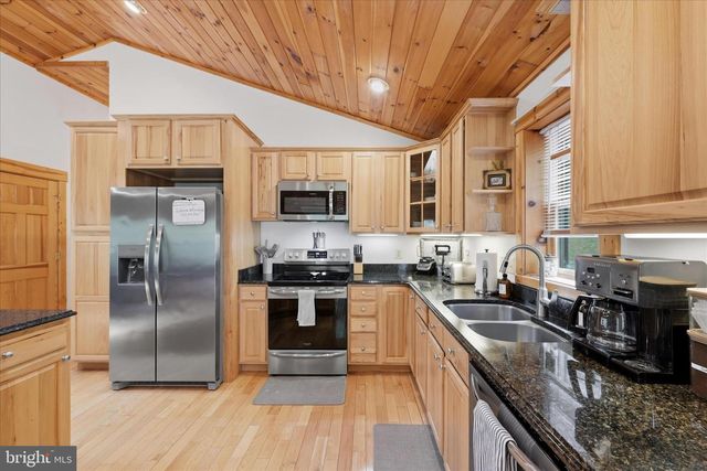 938 FETCHETT RD, Bentonville, VA 22610