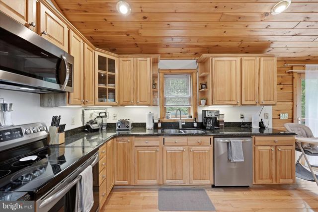 938 FETCHETT RD, Bentonville, VA 22610